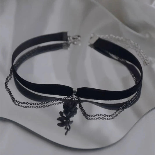 Gothic Black Rose Charm Choker – Elegant Velvet Witchcraft Necklace for Women